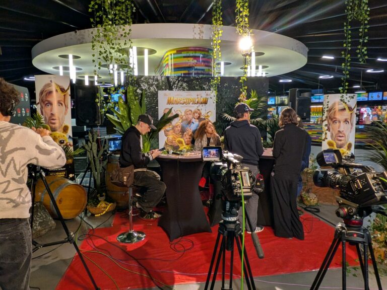 Plateau de tournage multicaméra installé par les étudiants de l'ISPRA pour l'avant-première du film Marsupilami